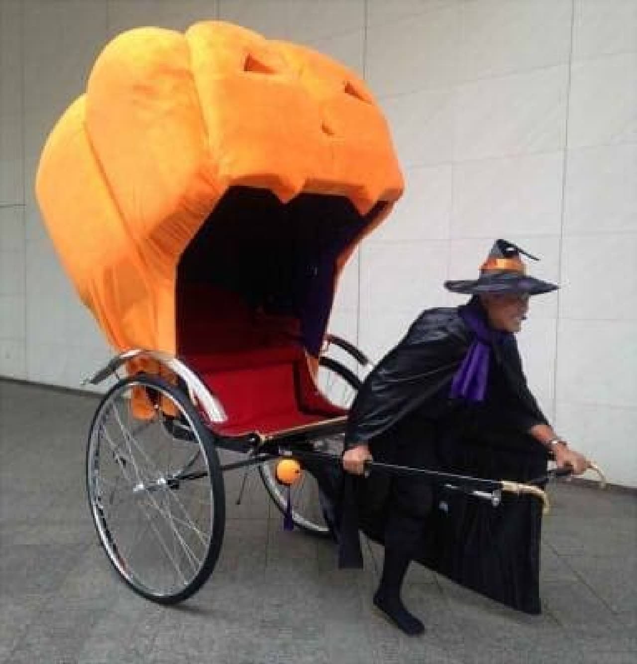 新宿高島屋 かぼちゃの人力車