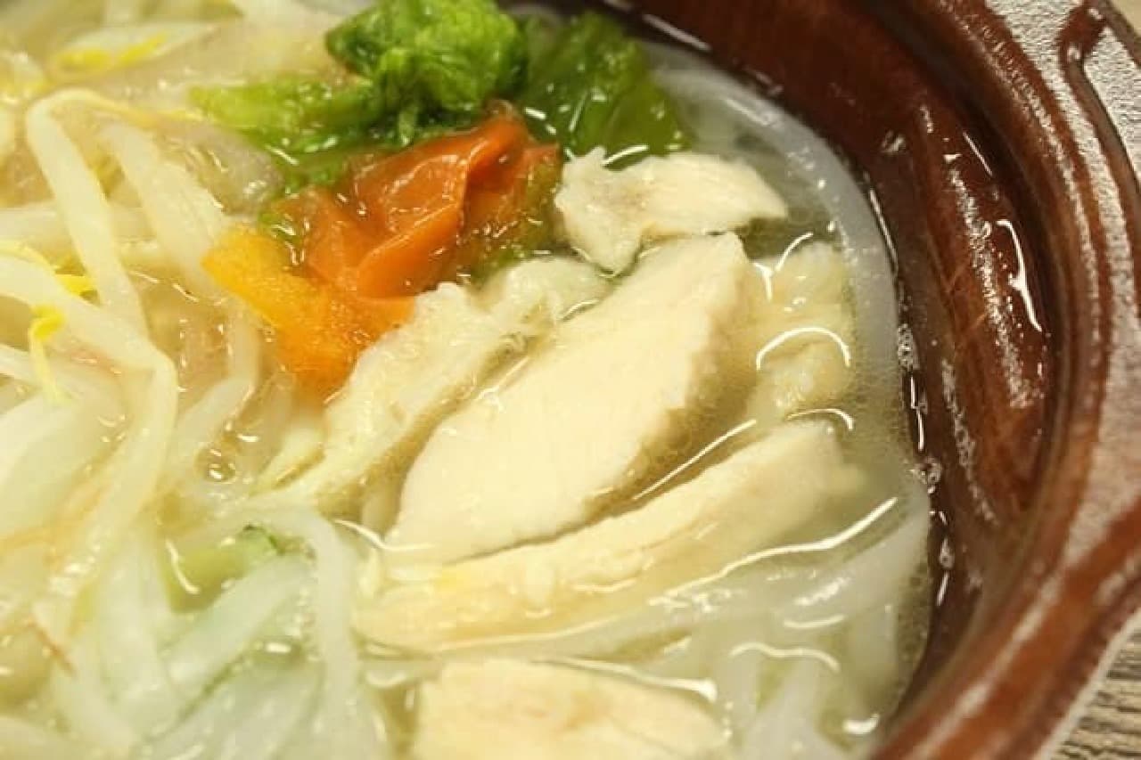7-ELEVEN "Steamed chicken and vegetable pho"