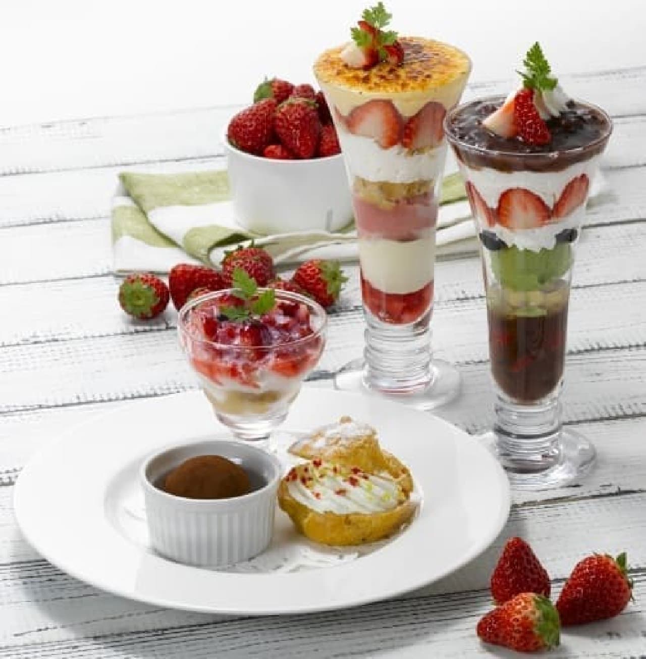 ロイヤルホスト「Strawberry Dessert（ストロベリーデザート）」