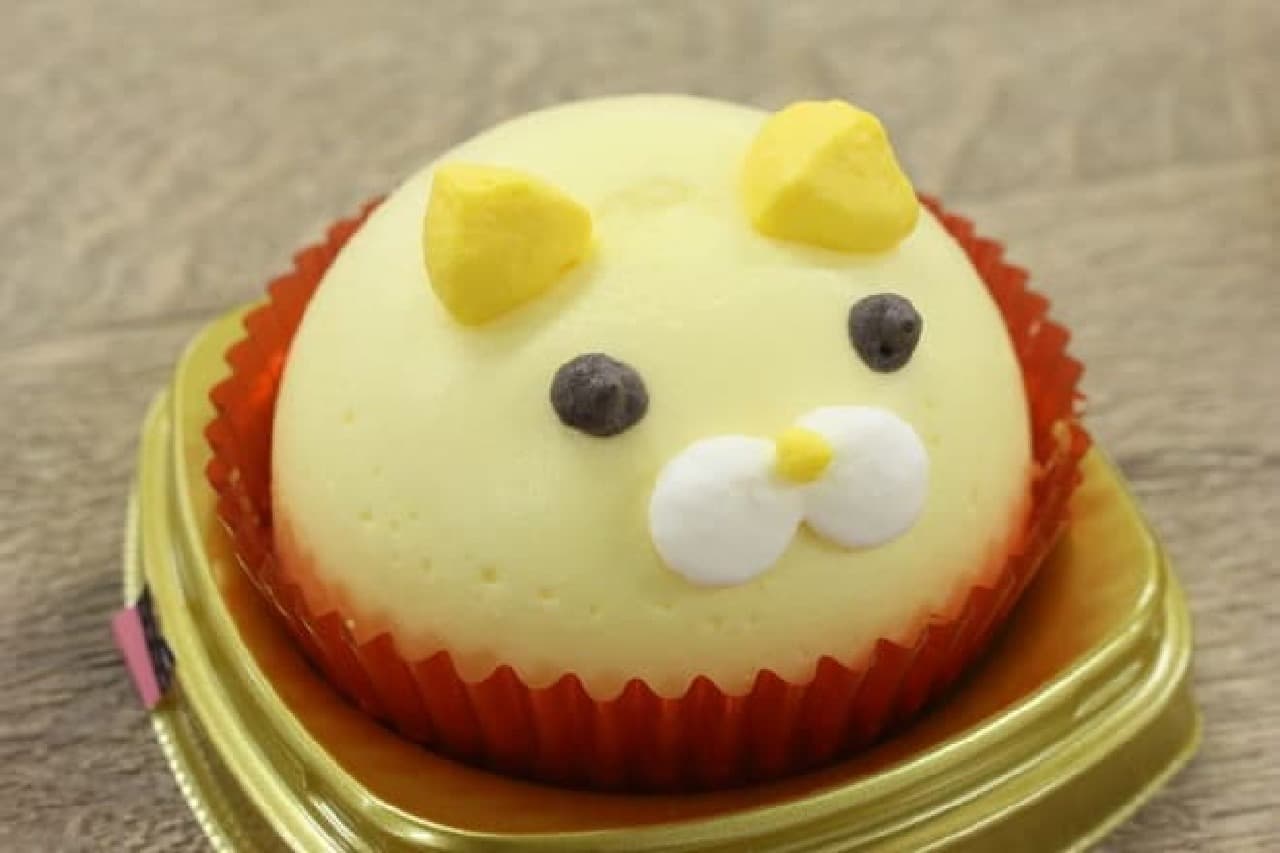 7-ELEVEN cat and pork mousse cake