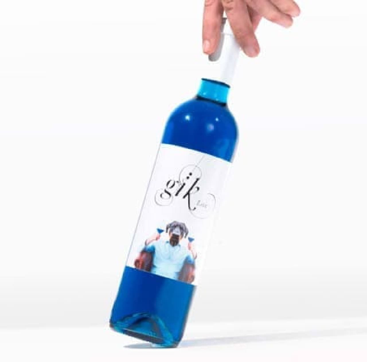 スペイン発の青いワインGik