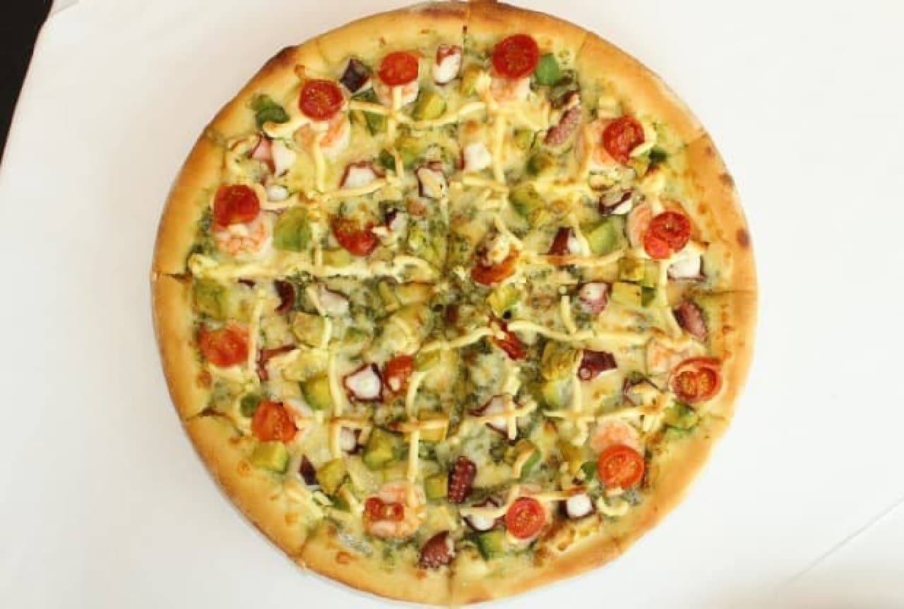 ドミノ・ピザ「アボカドとタコのサラダピザ」