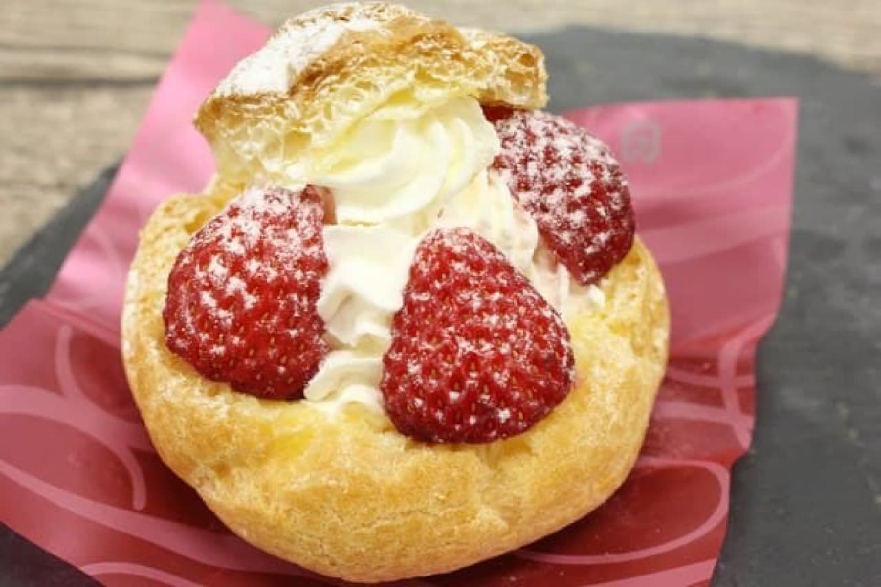 Another strawberry cream puffs