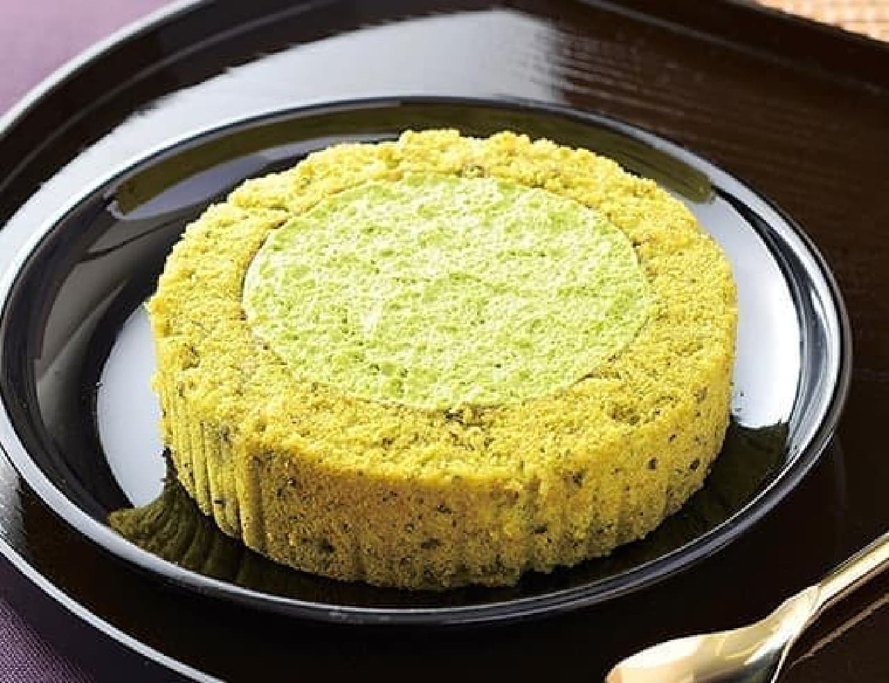Lawson "Premium Aged Uji Matcha Roll Cake"