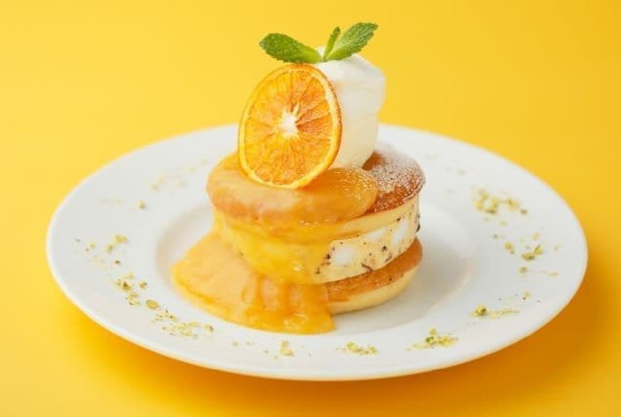 カフェ＆ブックス ビブリオテーク「オレンジチョコチップマシュマロサンドパンケーキ」
