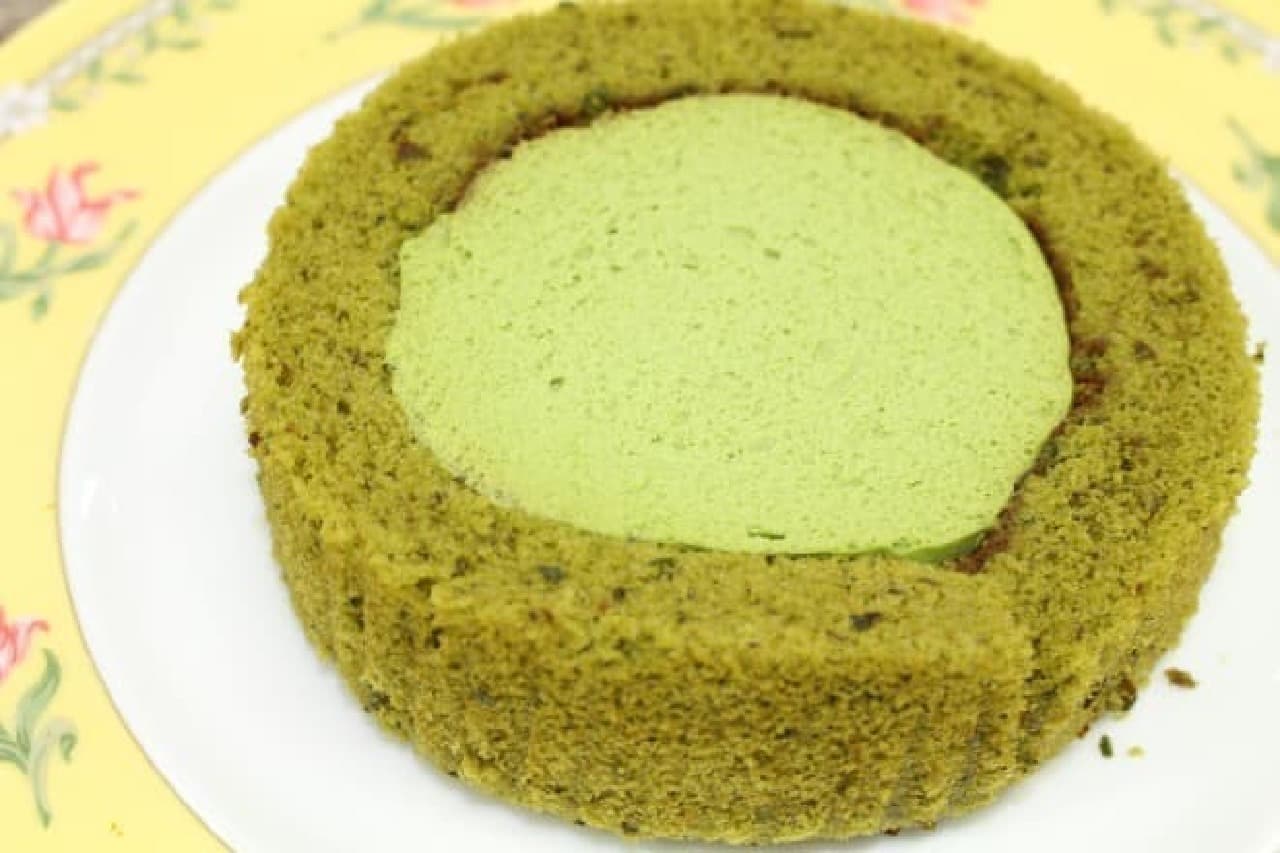 Lawson "Premium Aged Uji Matcha Roll Cake"