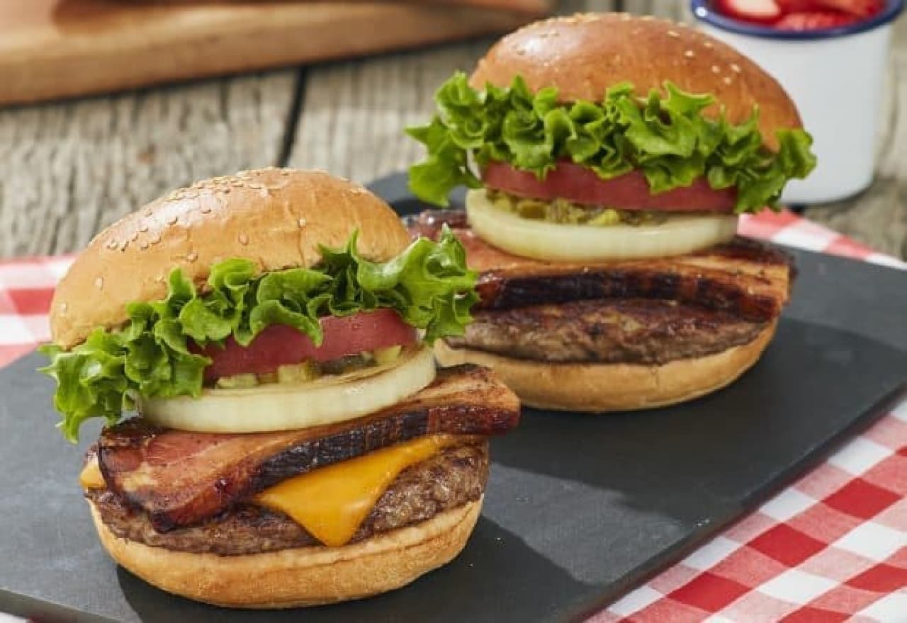 Freshness Burger "Classic Smoke Bacon Burger" and "Classic Smoke Bacon Cheeseburger"