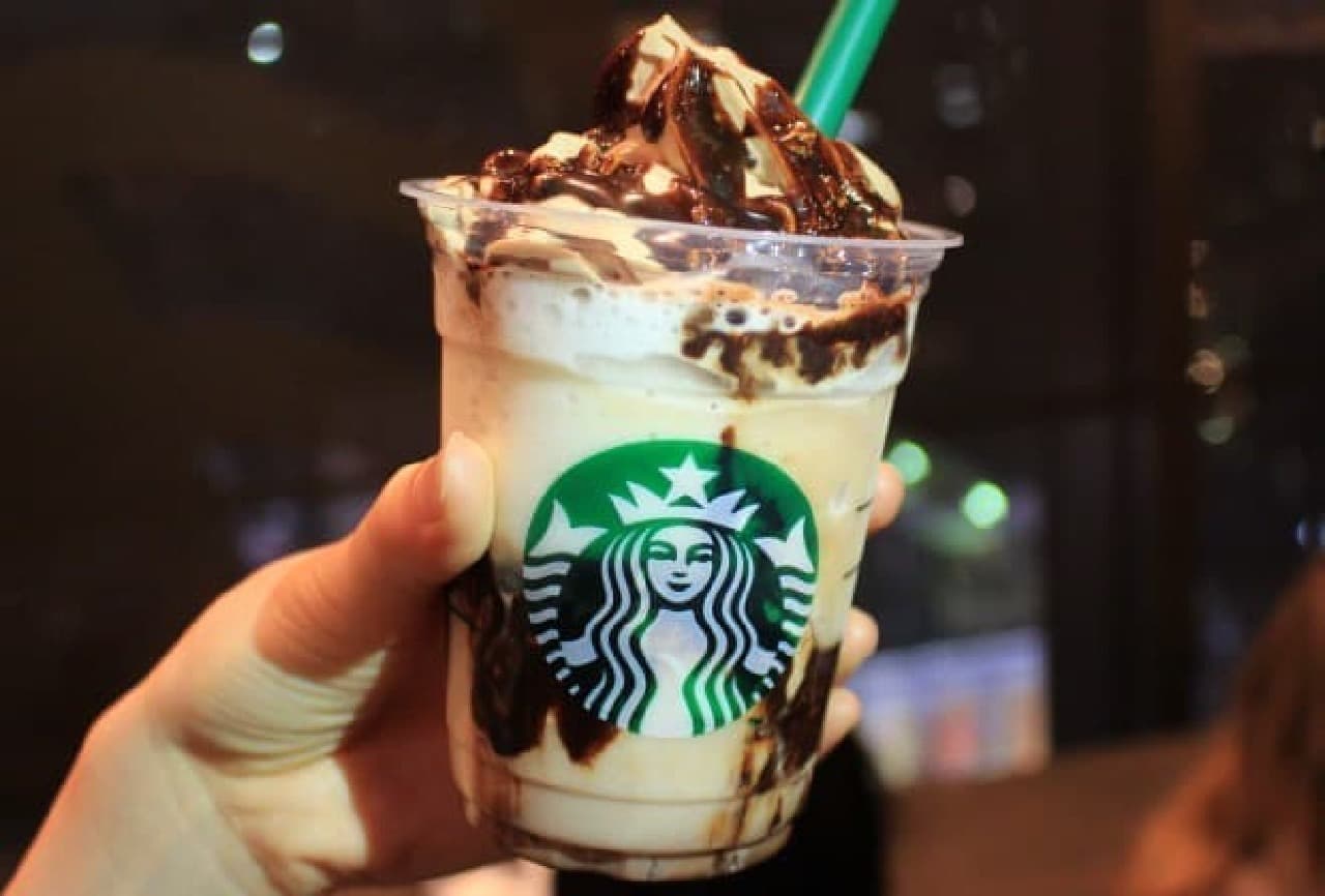 Starbucks Tokyu Plaza Omotesando Harajuku "Crunchie Almond Chocolate Frappuccino"