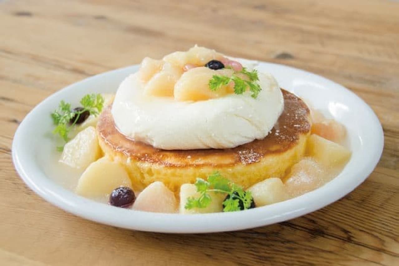 カフェ アクイーユ「天使のクリーム 桃のレアチーズパンケーキ」