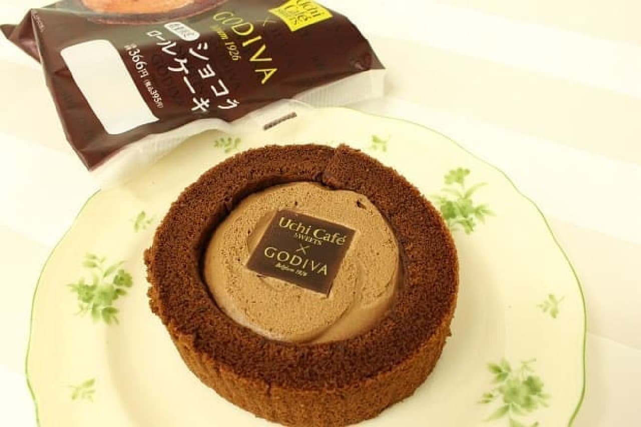 ローソン「Uchi Cafe SWEETS×GODIVA ショコラロールケーキ」