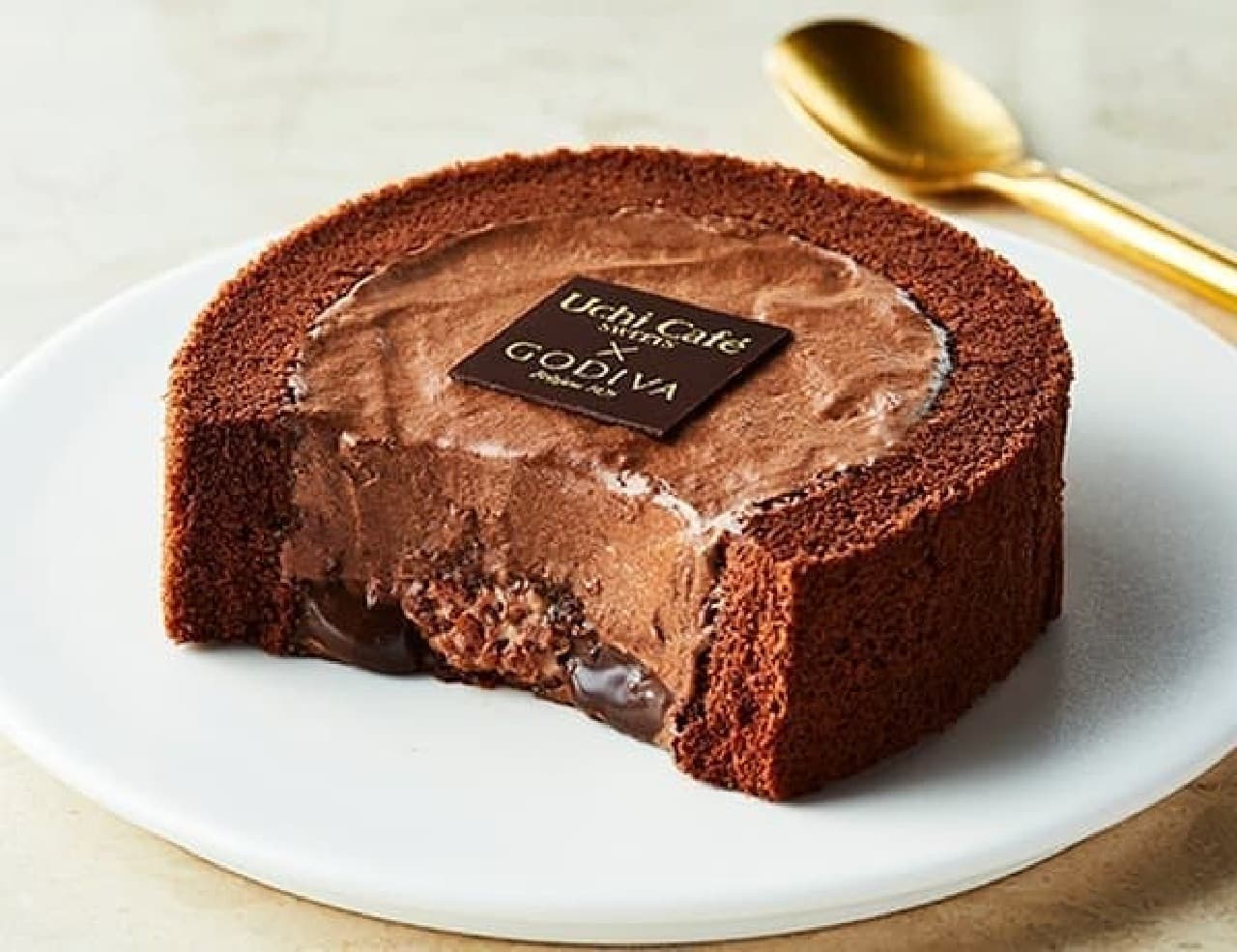 Lawson "Uchi Cafe SWEETS x GODIVA Chocolat Roll Cake"