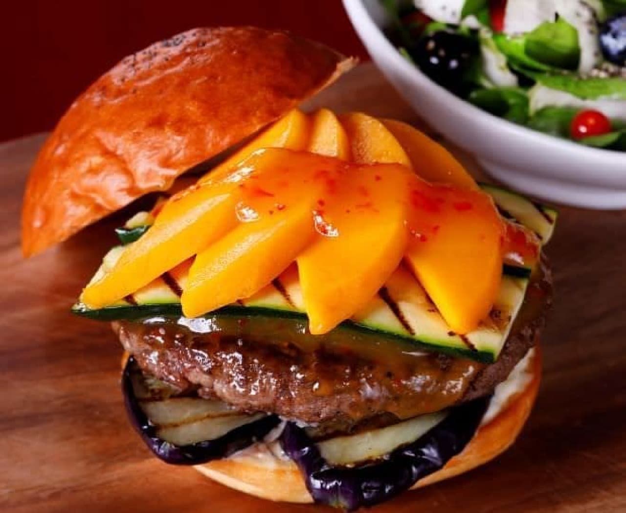 "Peach & Mango Fair", which offers a limited-time menu using mango and peach, is being held at Hotel New Otani