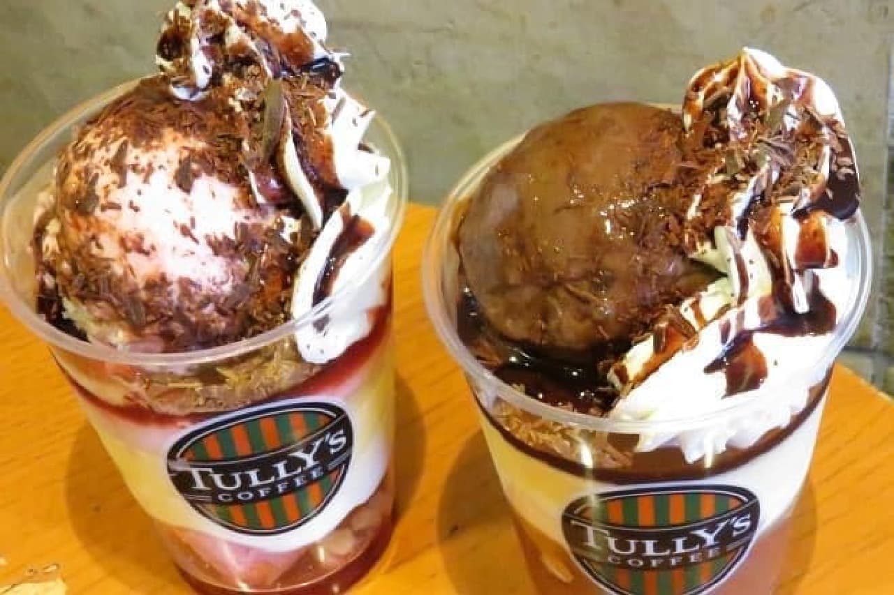 Tully's Coffee "T's Parfait Strawberry" and "Same Chocolate Banana"