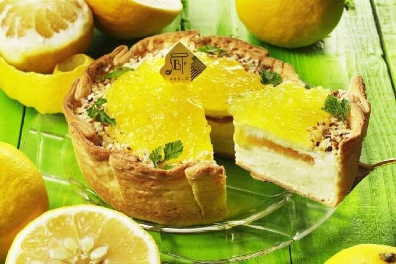 "Scented Yuzu Jelly and Roasted Almond Cheese Tart" is a seasonal cheese tart made with yuzu and roasted almonds.