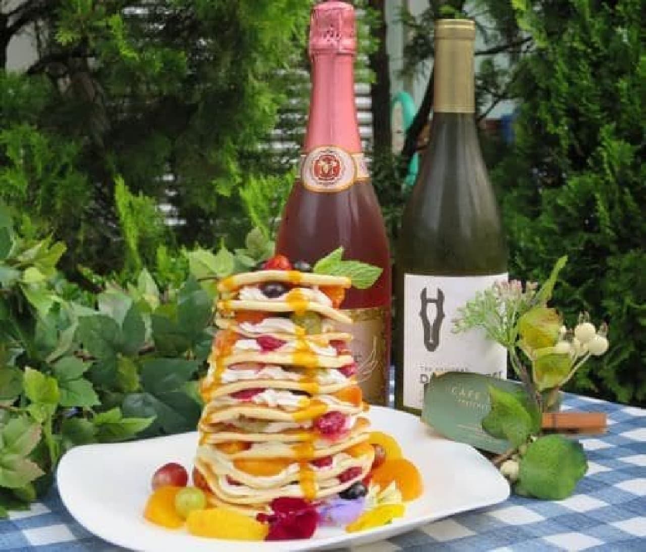 The flower garden is a beer terrace where you can enjoy all-you-can-drink and all-you-can-eat pancakes from 18:00 on weekdays (17:00 on holidays).