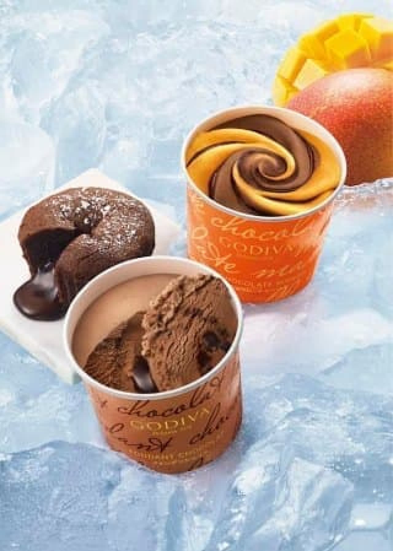 Godiva's cup ice cream "Fondant Chocolat" "Milk Chocolate Mango"