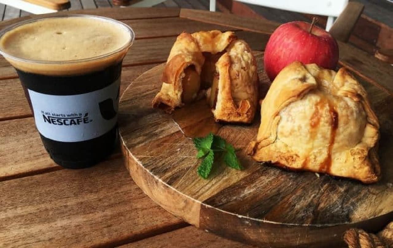 Pie Holic "Apple Dumpling with Ice Crema Coffee"