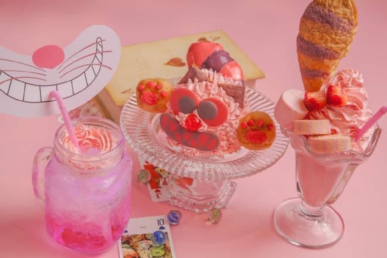 "Alice's Fantasy Restaurant" is a restaurant with the theme of "Alice in Wonderland"
