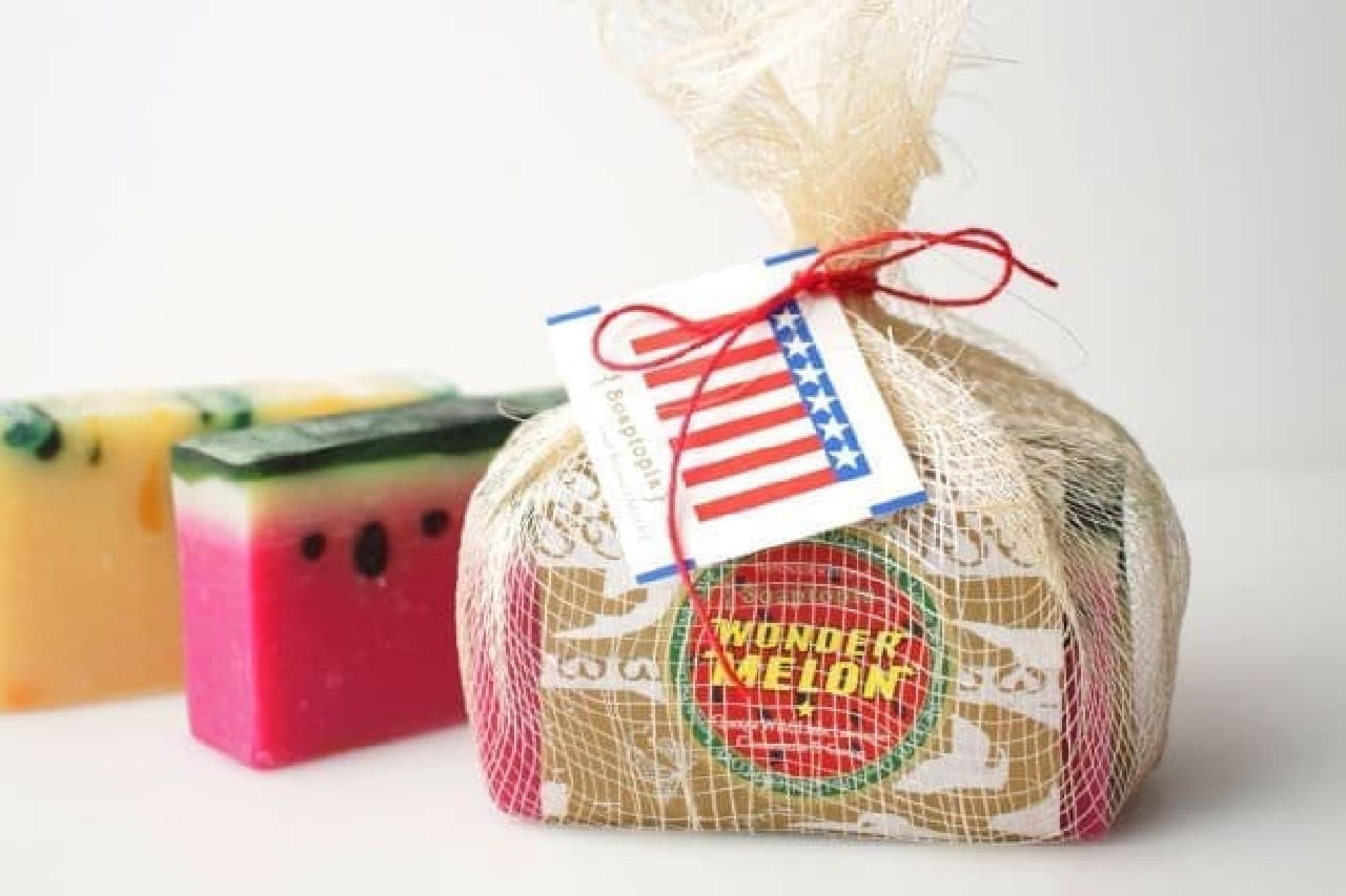 "Summer Fruit Soap Set" is a soap set that includes "Wonder Melon" and "Livin La Vida LE"