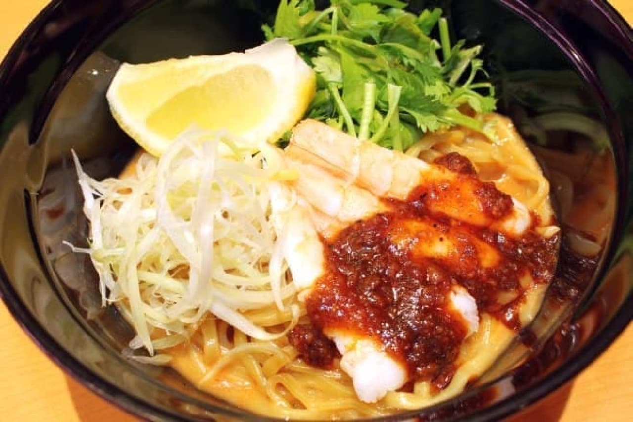 Sushiro "rich shrimp miso mixed soba (coriander)"