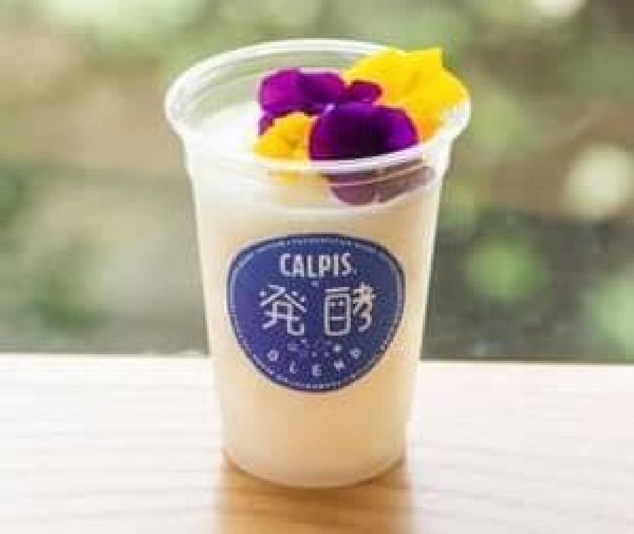 "CALPIS + Fermented BLEND" is an original drink that is a blend of fermented food "Calpis" and typical fermented foods.
