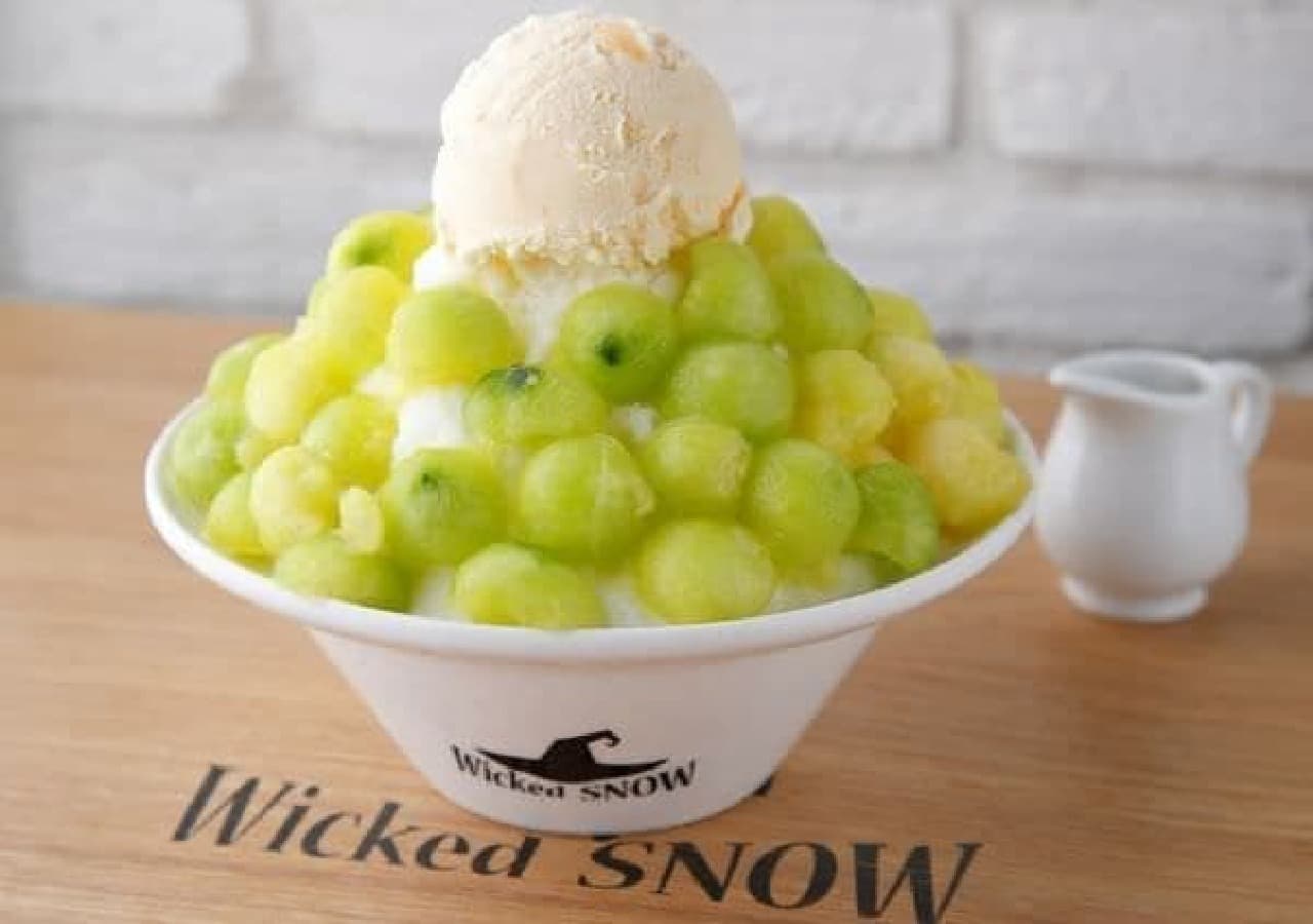 Wicked watermelon & melon is a shaved ice with a luxurious topping of watermelon and melon.