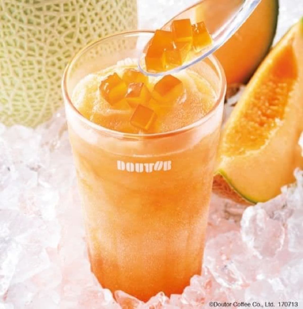 Hokkaido Melon Frozen is a frozen drink that uses red meat melon juice from Hokkaido.