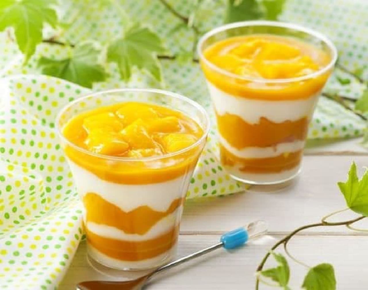 "Eat Mango Lassi" is a sweet made by layering mango jelly and yogurt jelly.