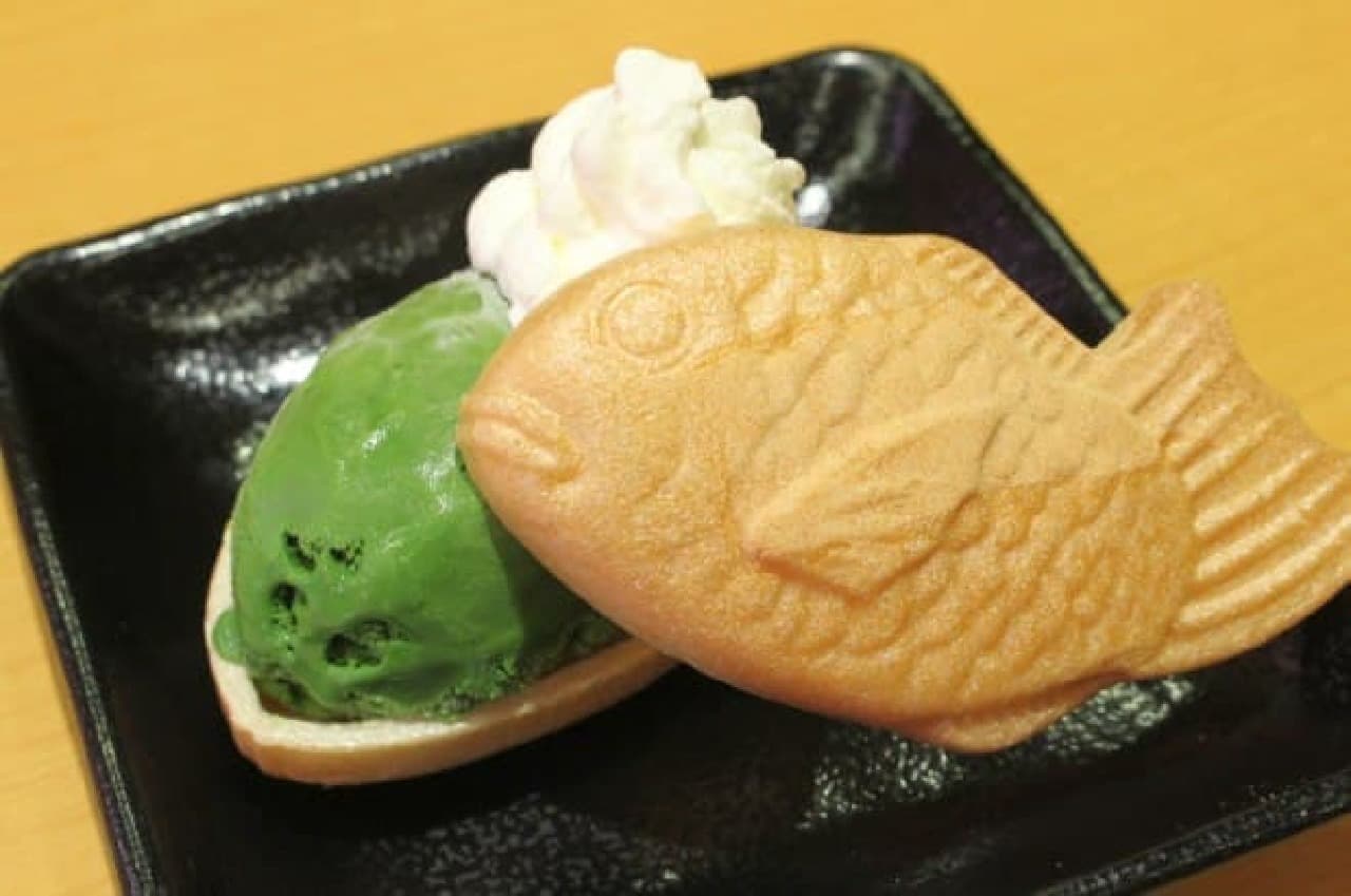 Sushiro "Dark Matcha Ice Cream Monaka"