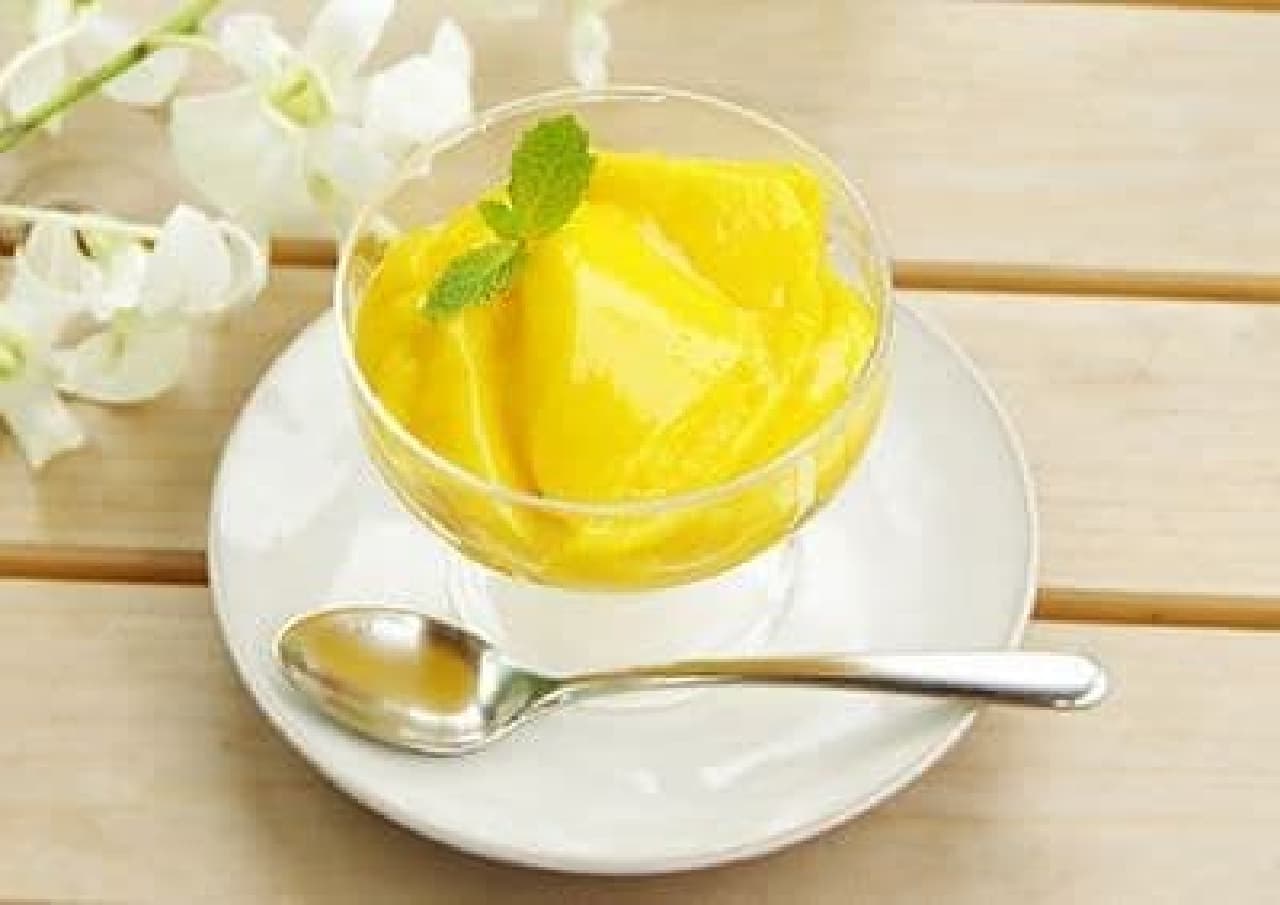 "Mango pudding" is a sweet made by luxuriously using the mango king "Alfonso Mango".