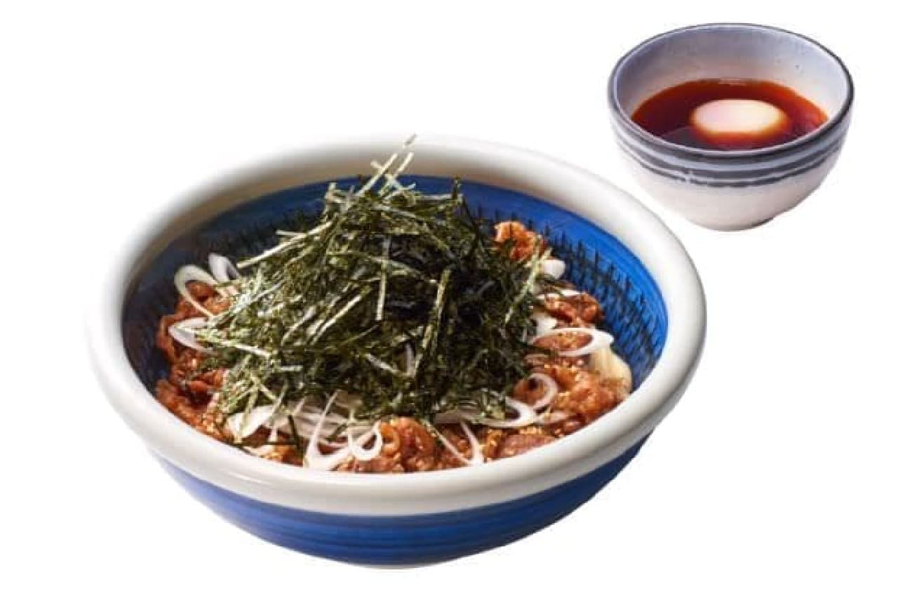 Udon noodles with spicy meat are udon noodles that you can enjoy by dipping beef roasted under warishita in a spicy sauce containing chili oil.
