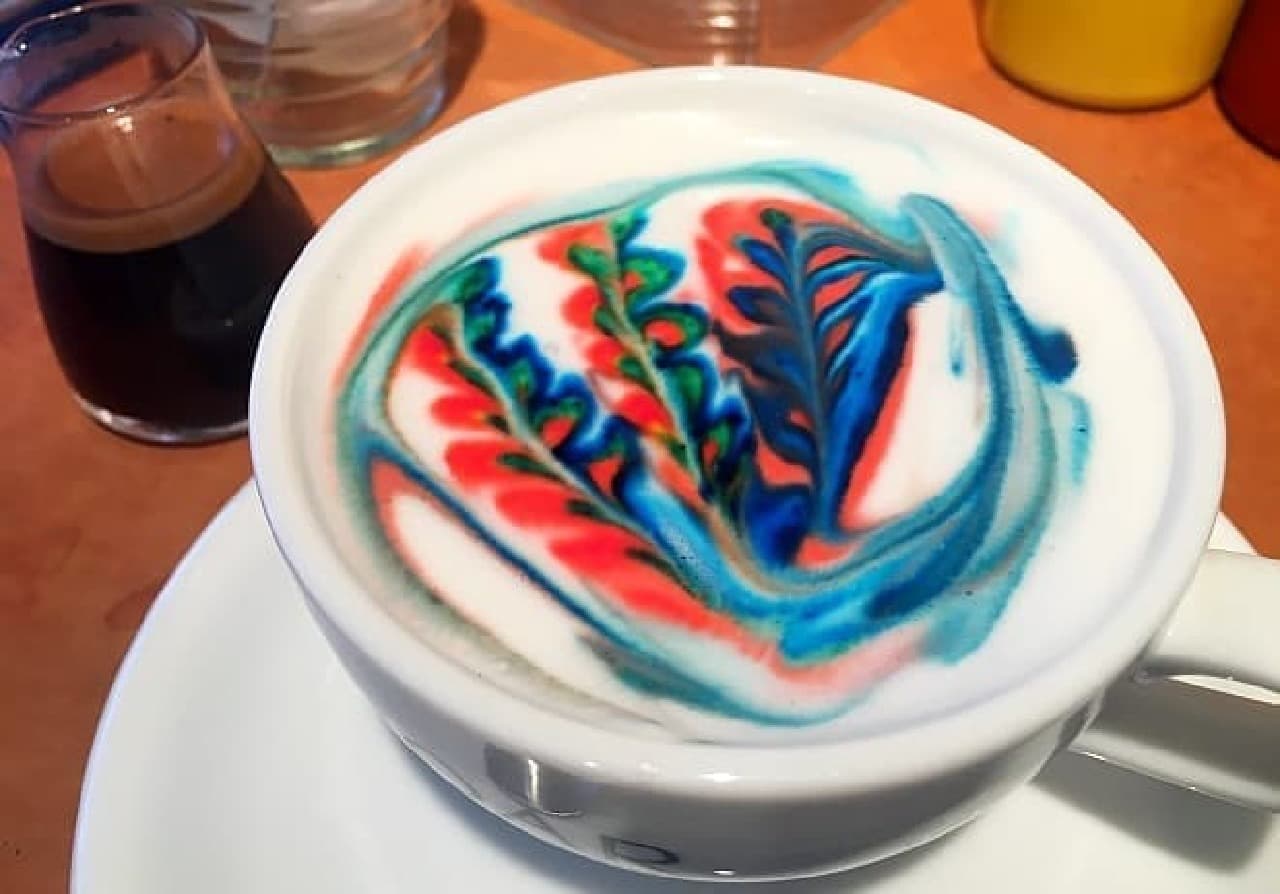 ROAR COFFEE HOUSE & ROASTERY Rainbow Latte