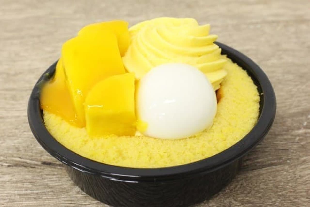 ローソン「Uchi cafe SWEETS×ICE MONSTER マンゴーのロールケーキ」