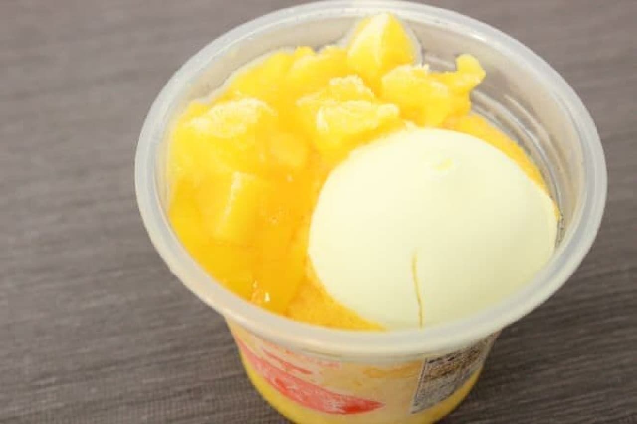 「マンゴーがいっぱいの黄ぐま」はマンゴーが主役の“白くまアイス”