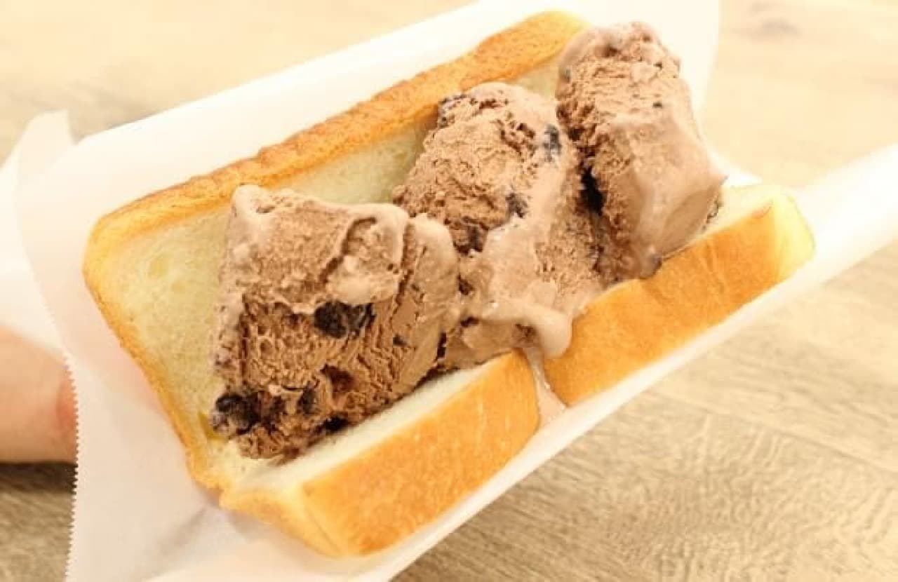 Bread and ice cream arrangement recipe