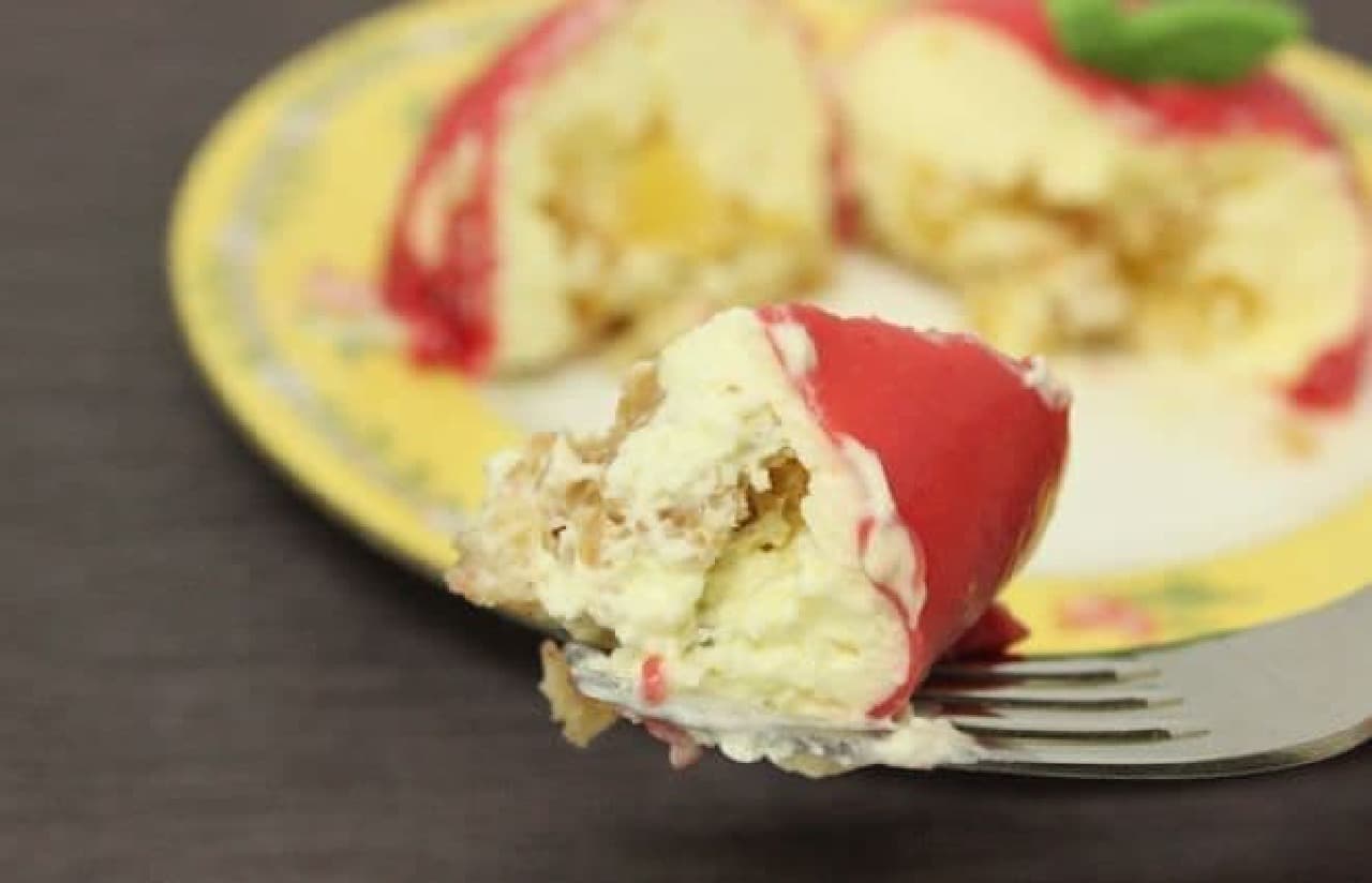7-ELEVEN "Custard Whipped Cream and Apple Cake"
