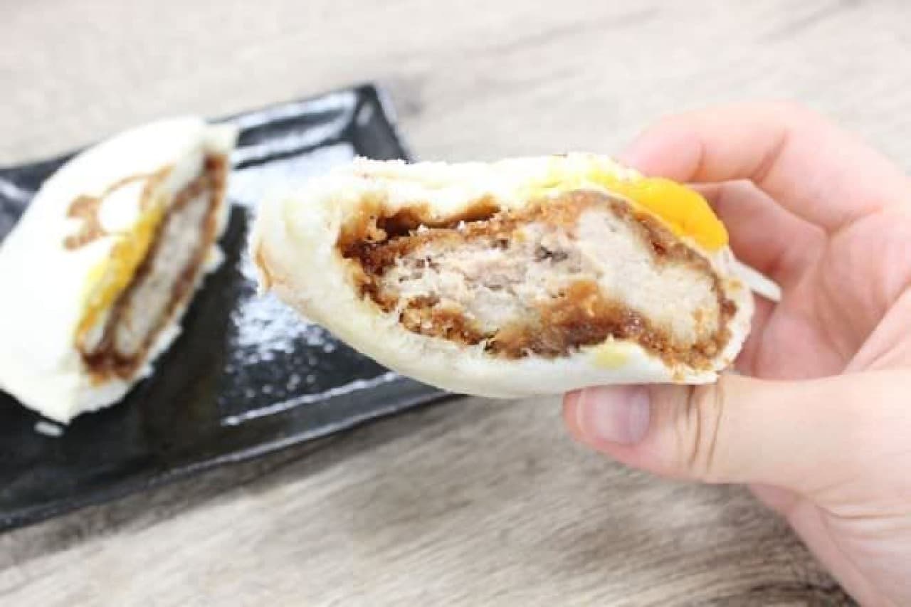 "Pocket Sandwich Tamatoro Menchi Katsu-Ueno Branding Iron-" is a pocket sandwich with the ecute Ueno branding iron.