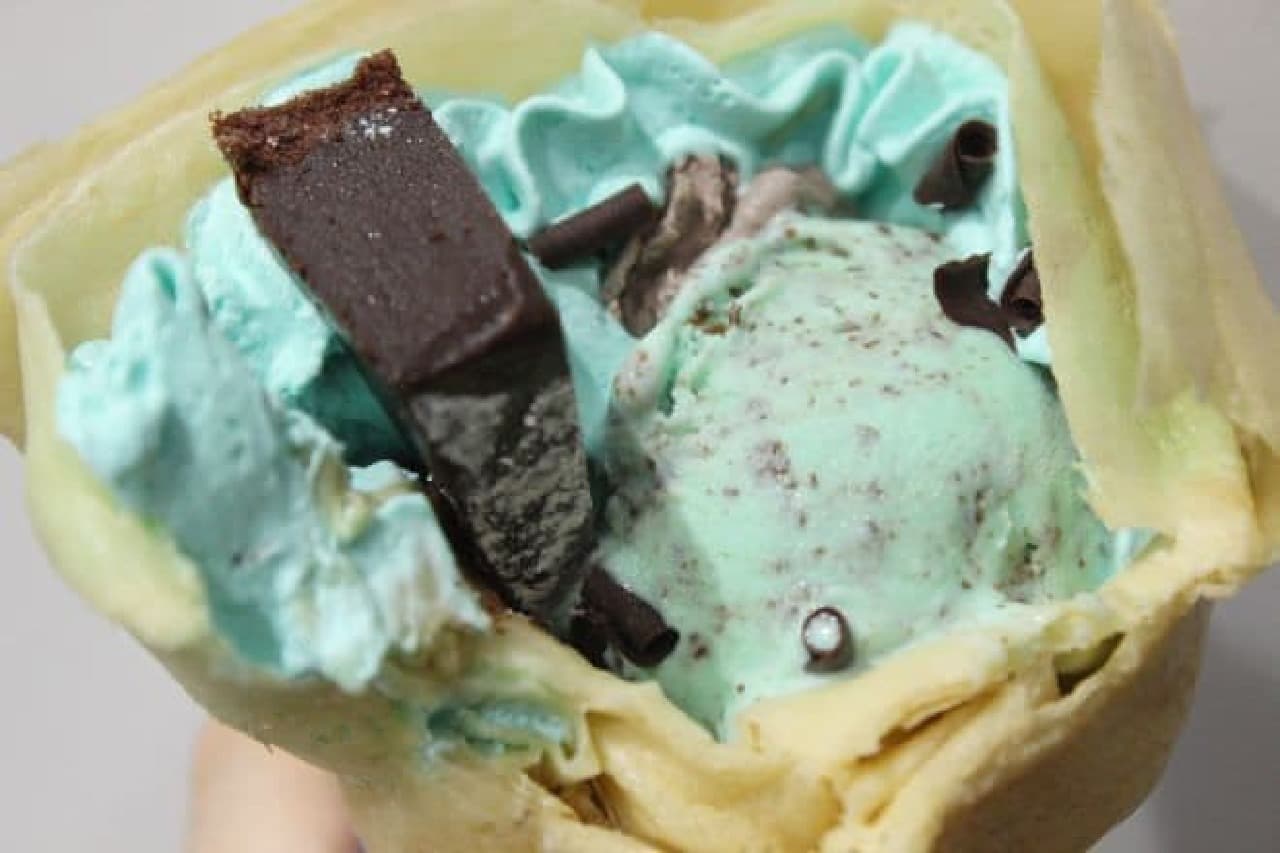 ブルーシールアイスクリーム12店舗で夏季限定クレープ「アイス in ミント★ショコラ」