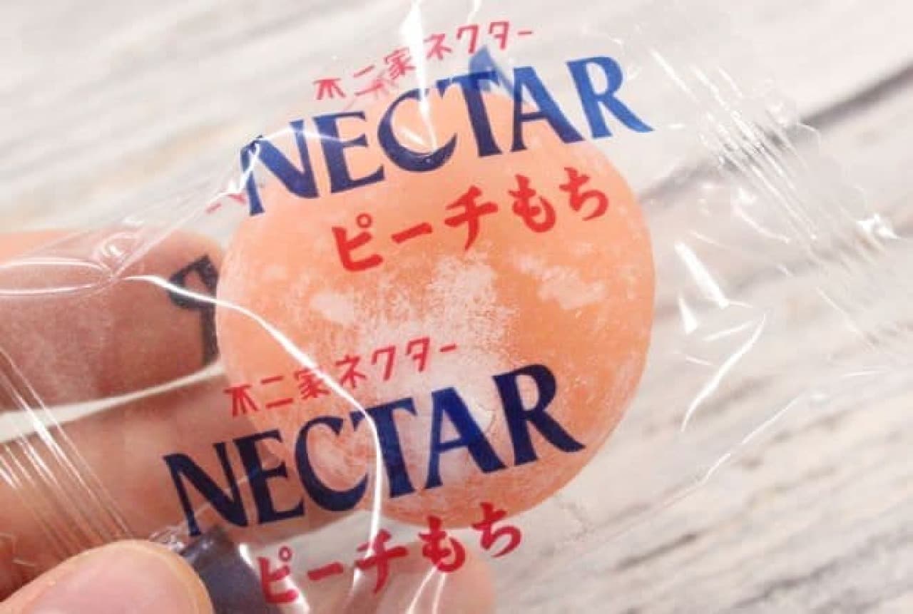「ネクターピーチもち」は日本橋菓房がや不二家と開発したコラボレーション商品でネクターフレーバーのおもち