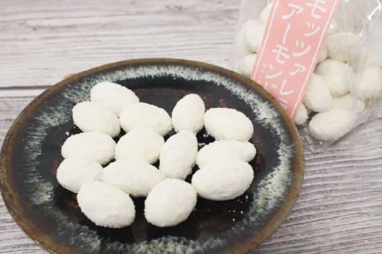 "Mozzarella Almond" is a flavor that can only be purchased at the Azabujuban main store, Tokyo Skytree Town Solamachi store, and mail order.