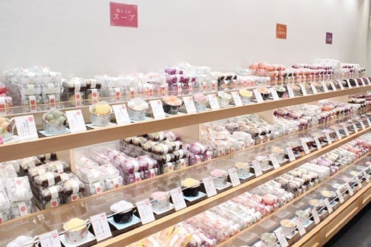 "Hanaichikai" in Azabujuban is a shop that sells freeze-dried products that look cute.