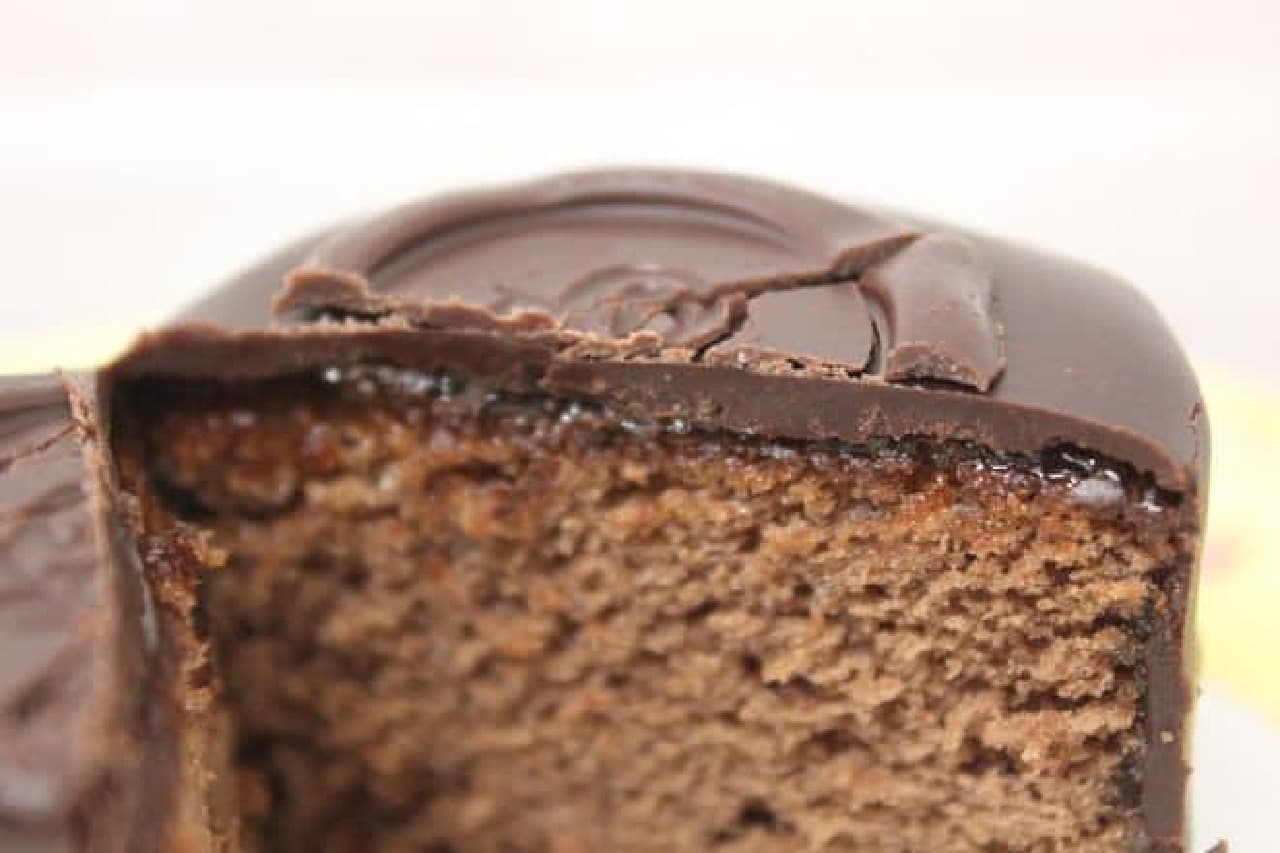 ウィーン発祥 ザッハトルテは、濃厚なチョコとあんずジャムの組み合わせが楽しめるケーキ