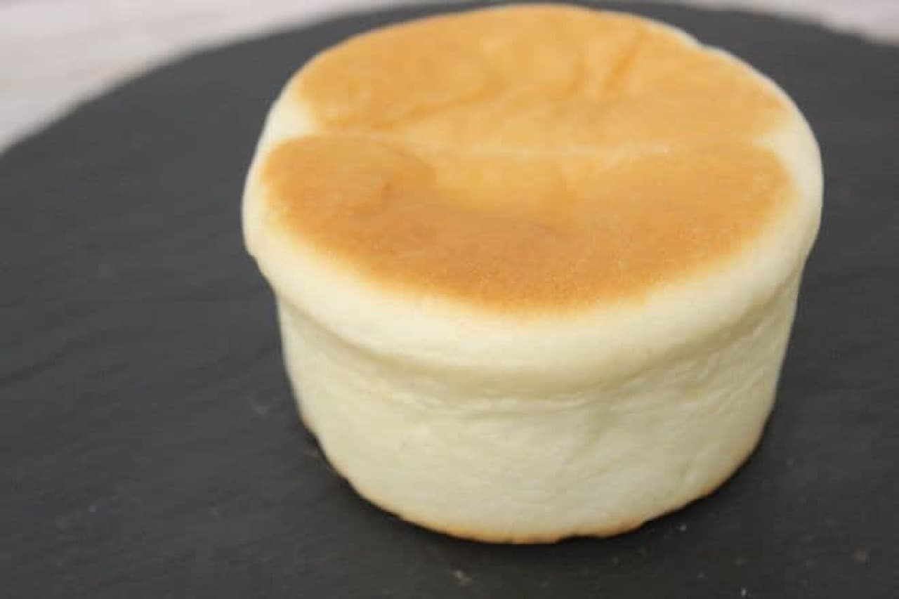 「東京ツインクリームパン」は地産品ショップ「のもの」とKINOKUNIYA entreeがコラボレーションしたパン