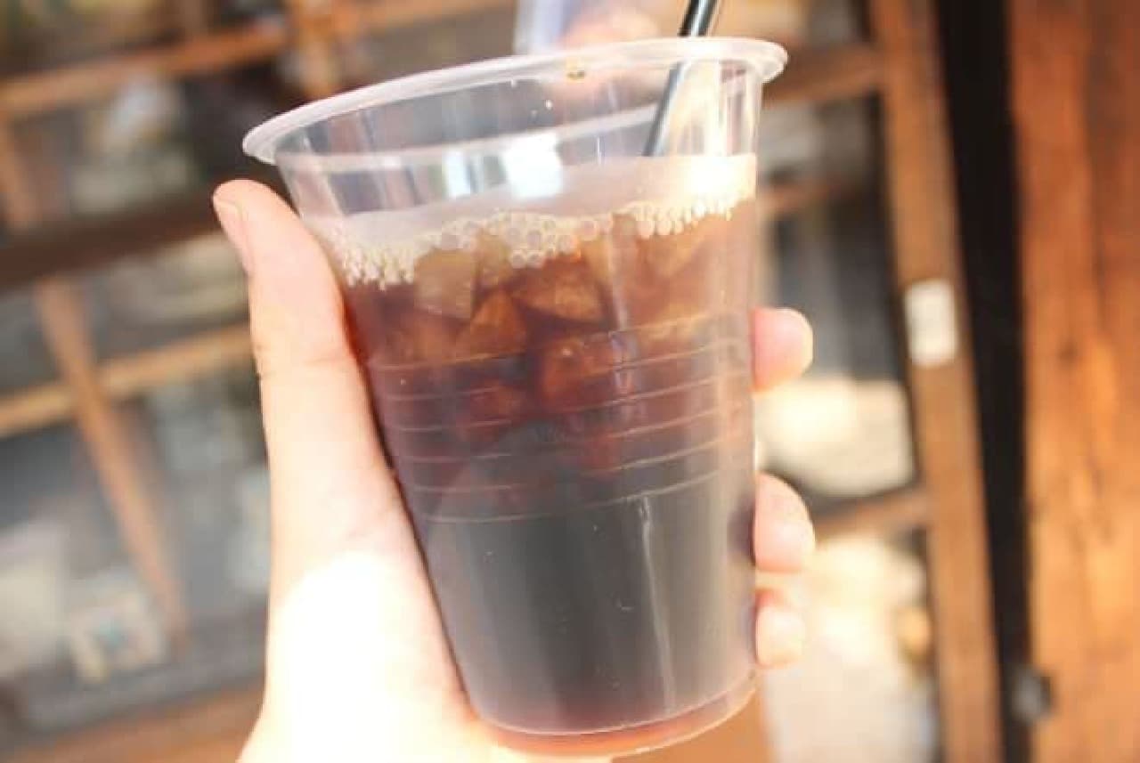豆蔵のアイスコーヒーは8時間かけて水でじっくり抽出されたアイスコーヒー