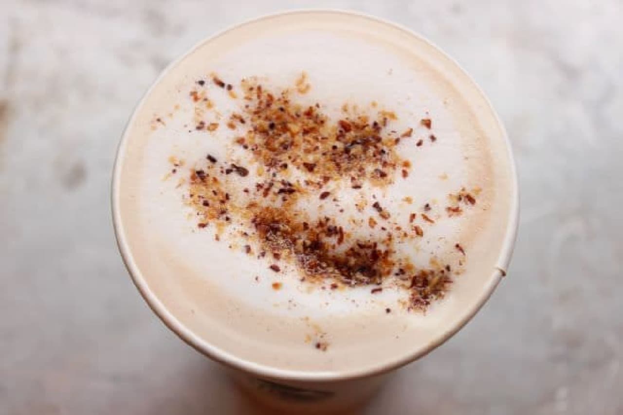 "Natti Almond Milk Latte", a drink that combines almond milk and espresso under the theme of "Your New Choice"