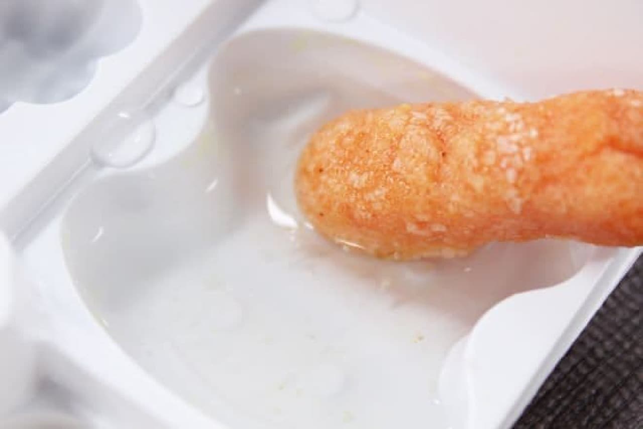 Making fried shrimp for the educational confectionery Poppin Cookin series "Let's make! Okosama lunch" sold by Kracie