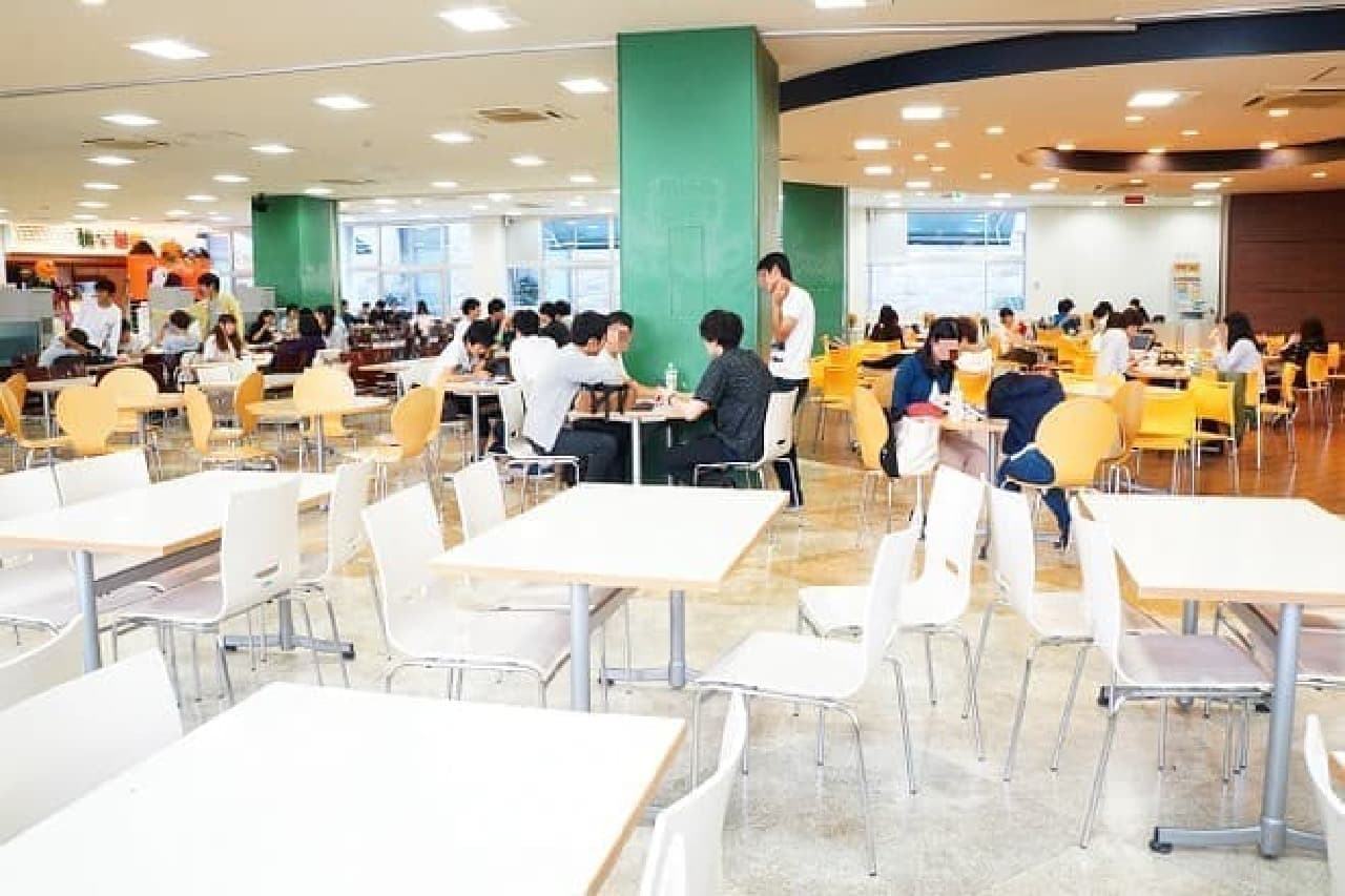慶應義塾大学日吉キャンパスの学生食堂