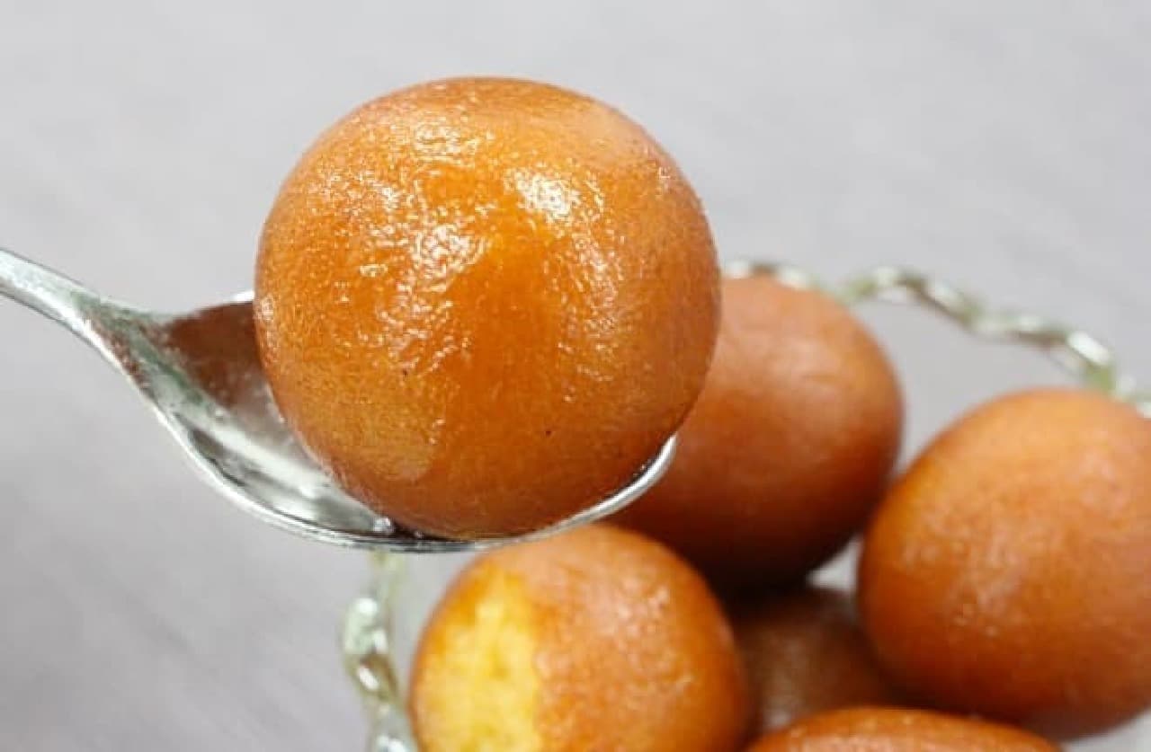 Indian gulab jamun, the "sweetest" candy in the world