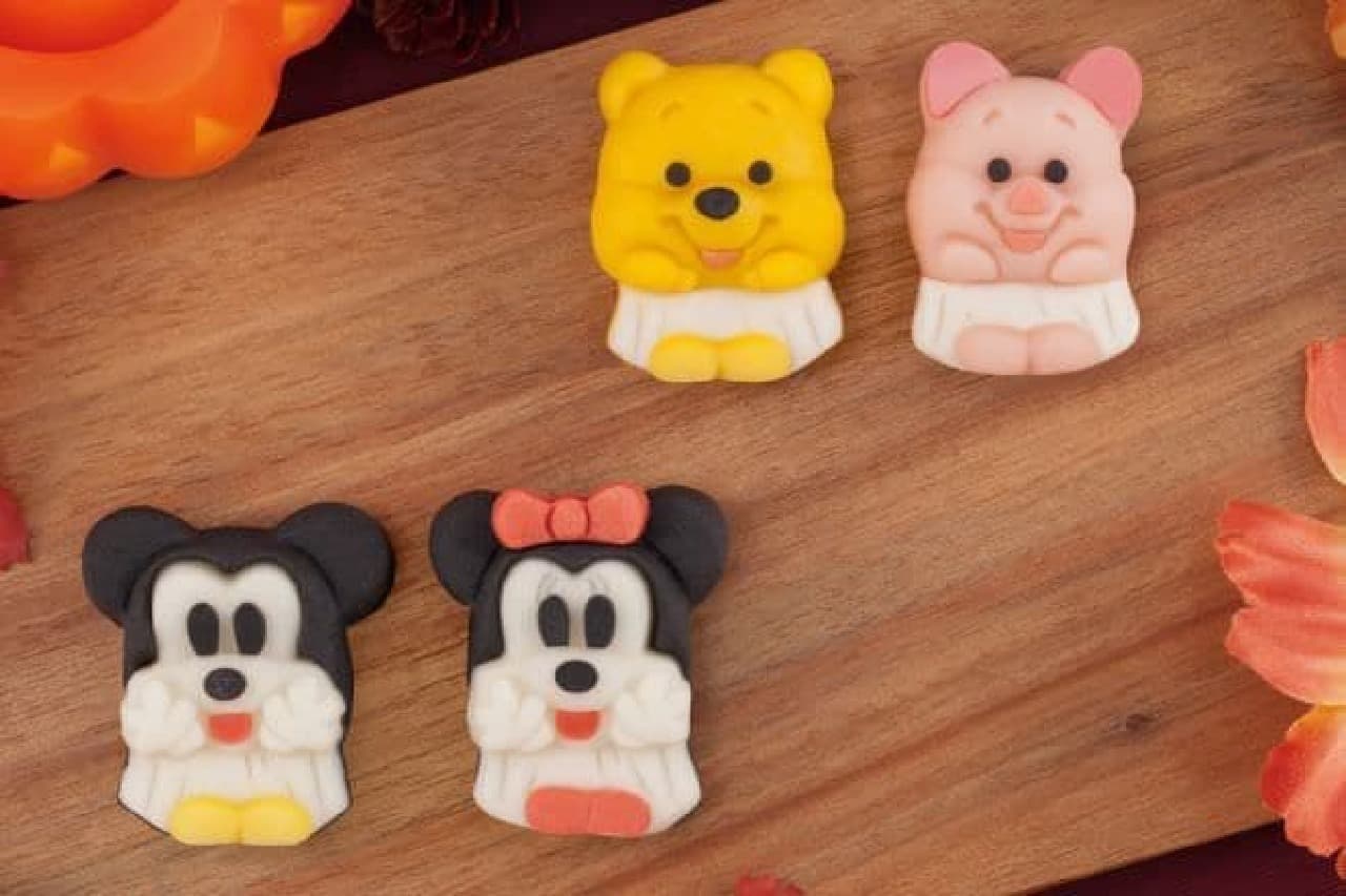 "Eat trout Disney Halloween" is a Japanese confectionery designed by Mickey and his friends wearing white cloth and disguised as ghosts.