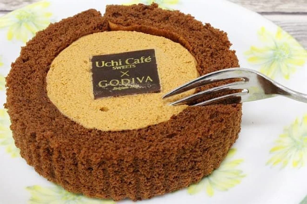 ローソン「Uchi Cafe SWEETS×GODIVAキャラメルショコラロールケーキ」